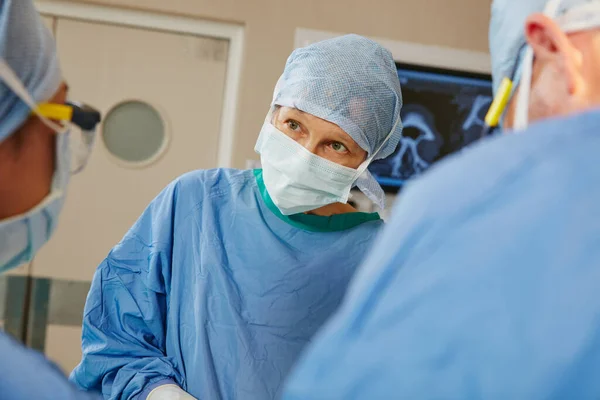 Salvar Vidas Esfuerzo Equipo Equipo Cirujanos Que Realizan Una Cirugía — Foto de Stock