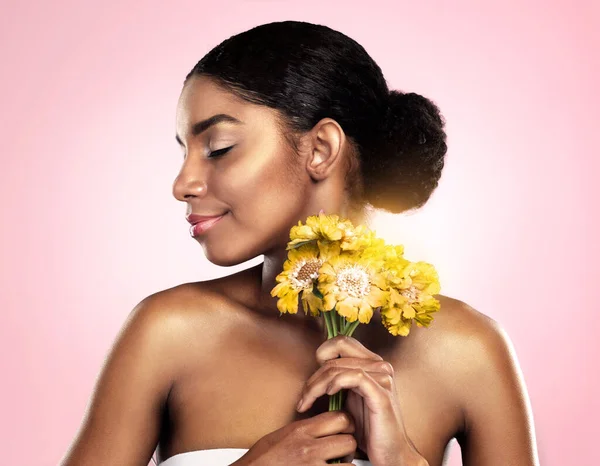 Arc Virágok Bőr Stúdió Rózsaszín Háttér Környezetbarát Smink Kozmetikumok Afrikai — Stock Fotó