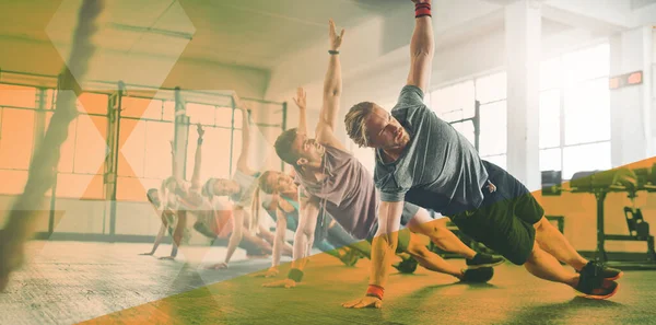 Boční Prkno Fitness Skupina Lidí Cvičení Cvičení Nebo Školení Tělocvičně — Stock fotografie