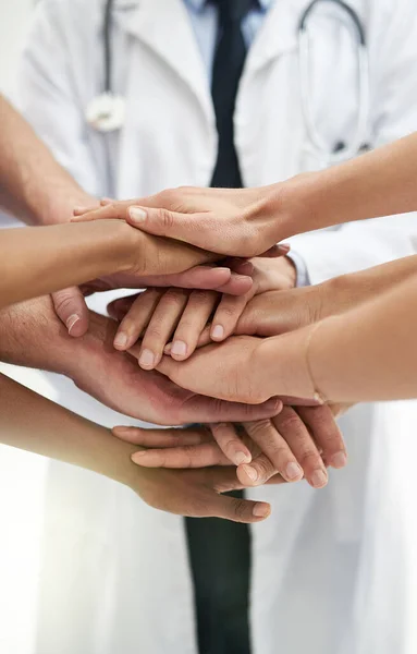 Praca Zespołowa Motywacja Wsparcie Dłońmi Lekarzy Dziedzinie Medycyny Współpracy Solidarności — Zdjęcie stockowe