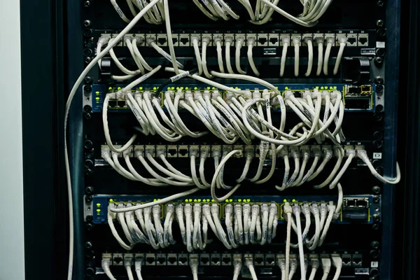 Sala Servidor Vazia Cabos Para Conexão Internet Rede Computação Nuvem — Fotografia de Stock