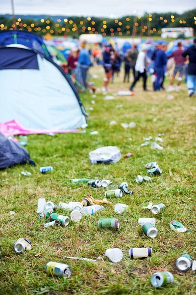 Produto Algumas Festas Pesadas Acampamento Cheio Lixo Com Pessoas Segundo — Fotografia de Stock
