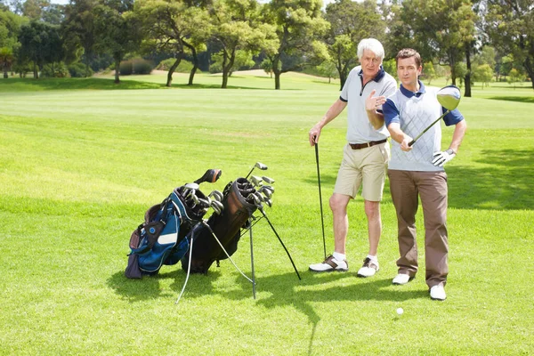 Överlämna Det Bästa Skottet Att Golfkamrater Ute Banan Spelar Golfrunda — Stockfoto