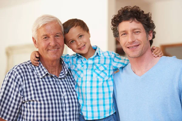 Los Hombres Familia Retrato Niño Pequeño Con Padre Abuelo —  Fotos de Stock
