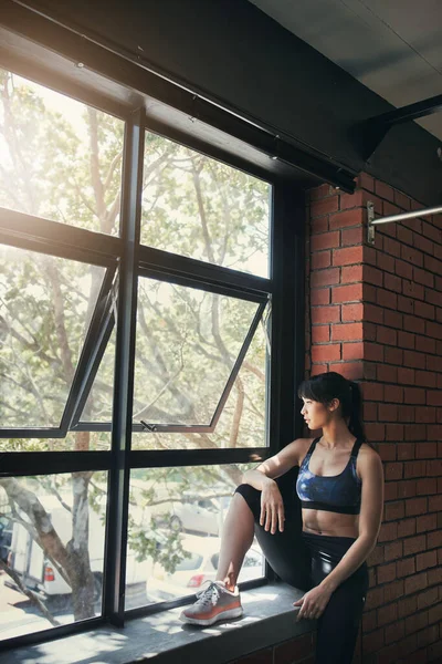 Know Achieve Goals Beautiful Young Woman Sitting Gym — Stock Photo, Image