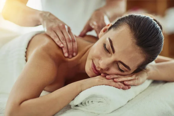 Relaxe Paz Massagem Com Mulher Spa Para Bem Estar Luxo — Fotografia de Stock