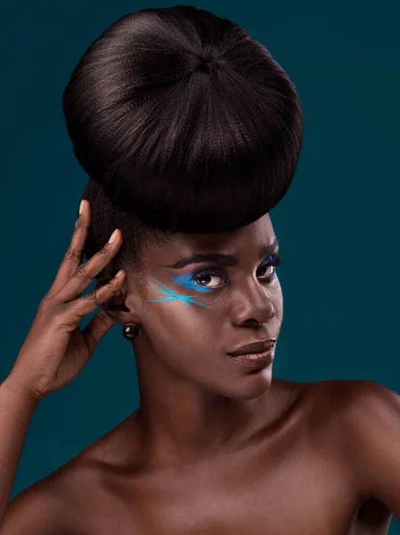 Porträt Schönheit Und Haare Mit Einer Afrikanischen Frau Studio Auf — Stockfoto