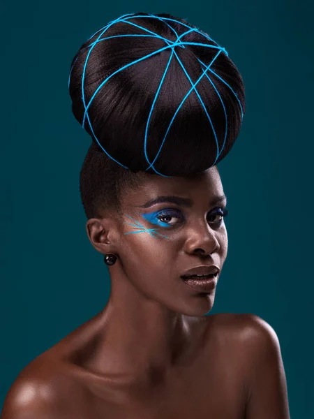 Retrato Moda Cuidados Com Cabelo Com Uma Mulher Negra Modelo — Fotografia de Stock