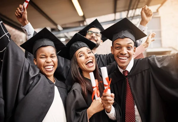 Students Graduation Group Portrait College Friends Diploma Happiness Outdoor Разнообразие — стоковое фото
