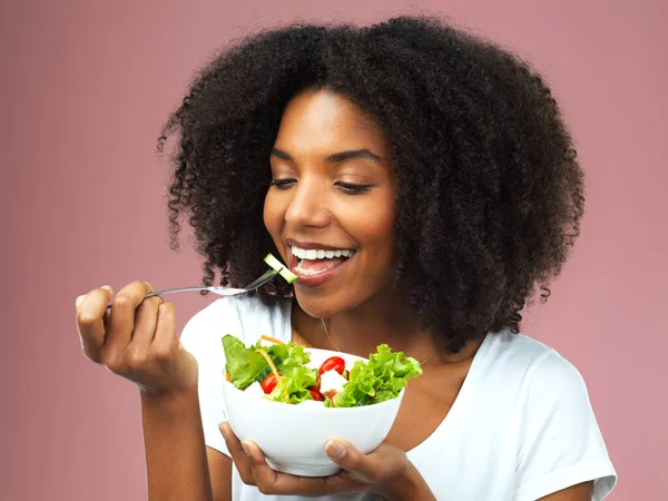 Viver Melhor Comendo Mais Saudável Estúdio Tiro Uma Jovem Atraente — Fotografia de Stock
