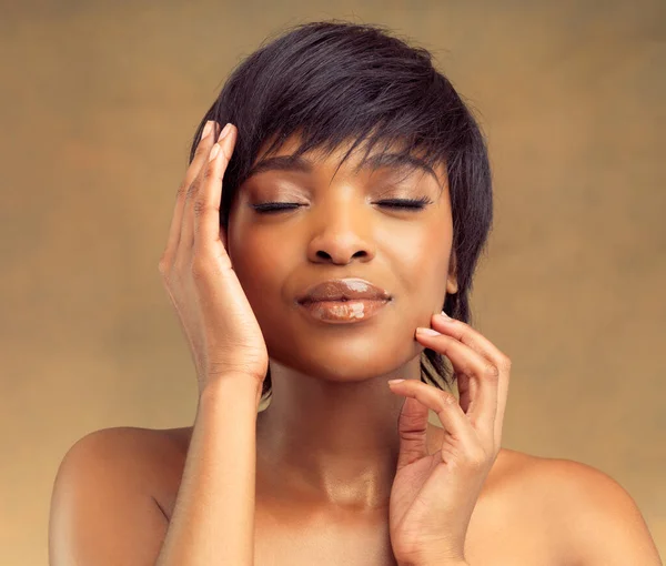 Revel Your Skin Studio Shot Beautiful Young Woman Brown Background — Stock Photo, Image