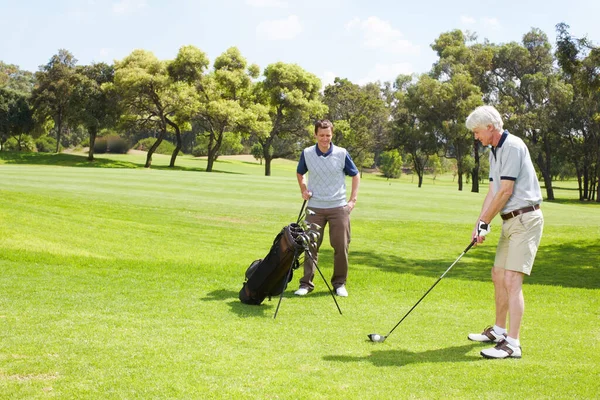 Fuori Una Giornata Golf Compagni Golf Sul Campo Giocare Golf — Foto Stock