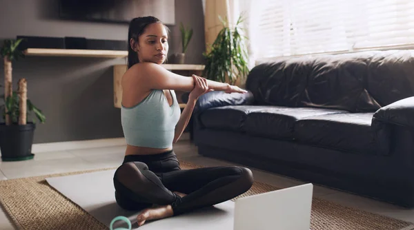 Stretching Woman Laptop Online Yoga Living Floor Training Balance Healthy — Stock Photo, Image