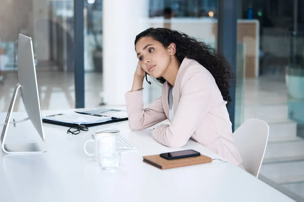 Cansado Estresse Call Center Com Mulher Negócios Escritório Para Ansiedade — Fotografia de Stock