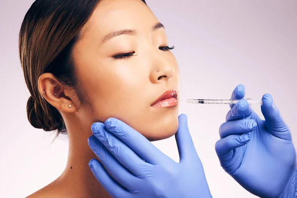 Injeção Lábios Cuidados Com Pele Mulher Com Cirurgia Plástica Estúdio — Fotografia de Stock