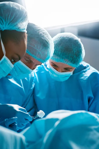 Chirurgia Sala Operatoria Team Medici Con Focus Assistenza Sanitaria Lavoro — Foto Stock