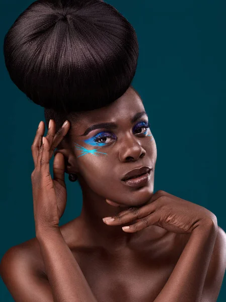 Porträt Haare Und Kosmetik Mit Einer Afrikanischen Frau Studio Auf — Stockfoto