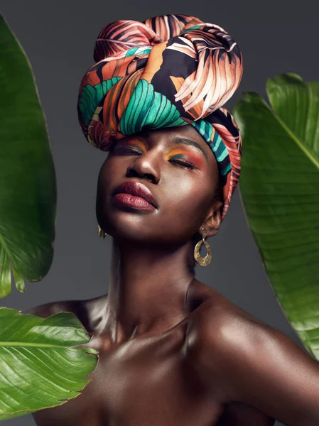 Beleza Folha Maquiagem Por Mulher Negra Estúdio Para Amor Próprio — Fotografia de Stock