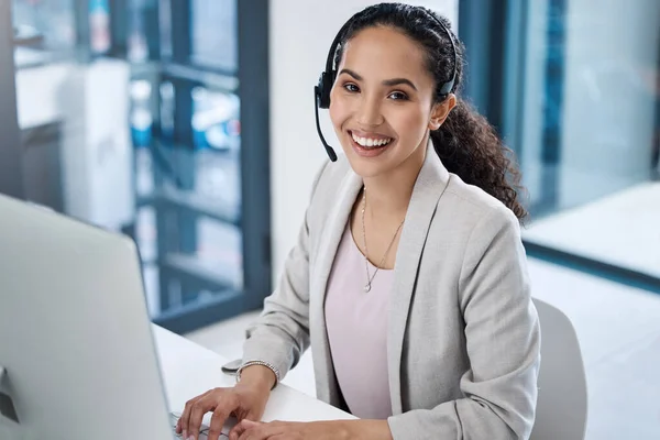 Call Center Woman Portrait Computer Office Customer Service Tech Support — Stock Photo, Image
