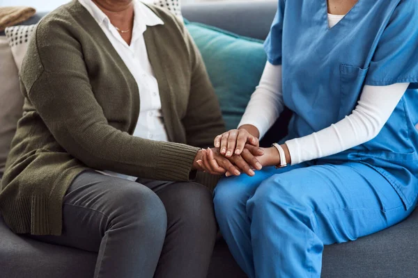 Aconselhamento Mulher Enfermeiro Mãos Dadas Para Apoio Empatia Para Serviço — Fotografia de Stock