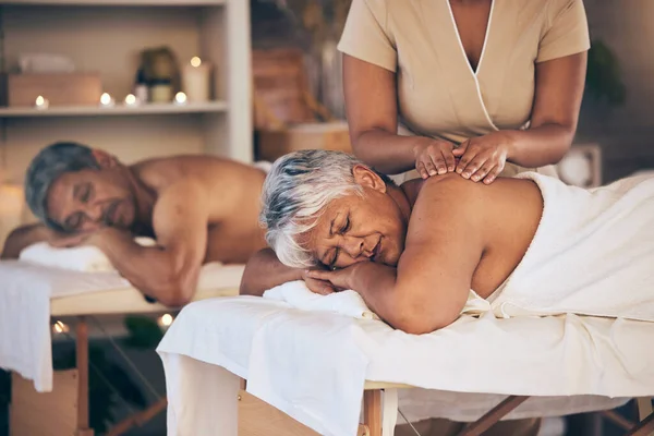 Massage Couple Personnes Âgées Spa Avec Luxe Bien Être Soulagement — Photo