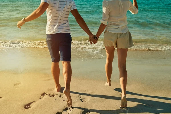 Beachy Days Barefoot Days Carefree Young Couple Running Beach — Stock Photo, Image