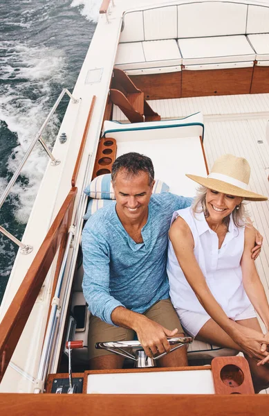 Lifes Even Better Boat Mature Couple Enjoying Relaxing Boat Ride — Stock Photo, Image