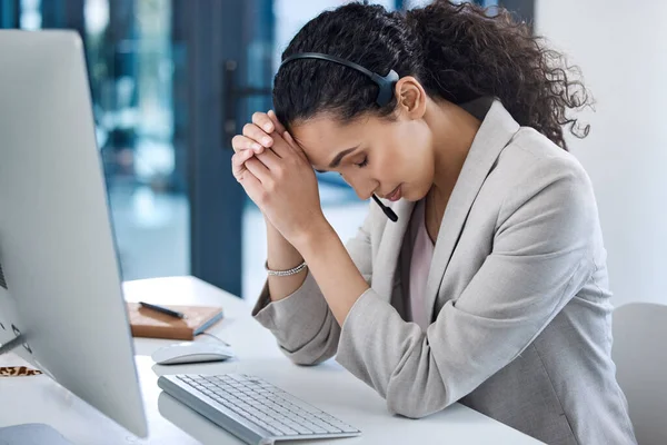 Stres Ból Głowy Call Center Kobietą Biznesu Biurze Zmęczony Sfrustrowany — Zdjęcie stockowe