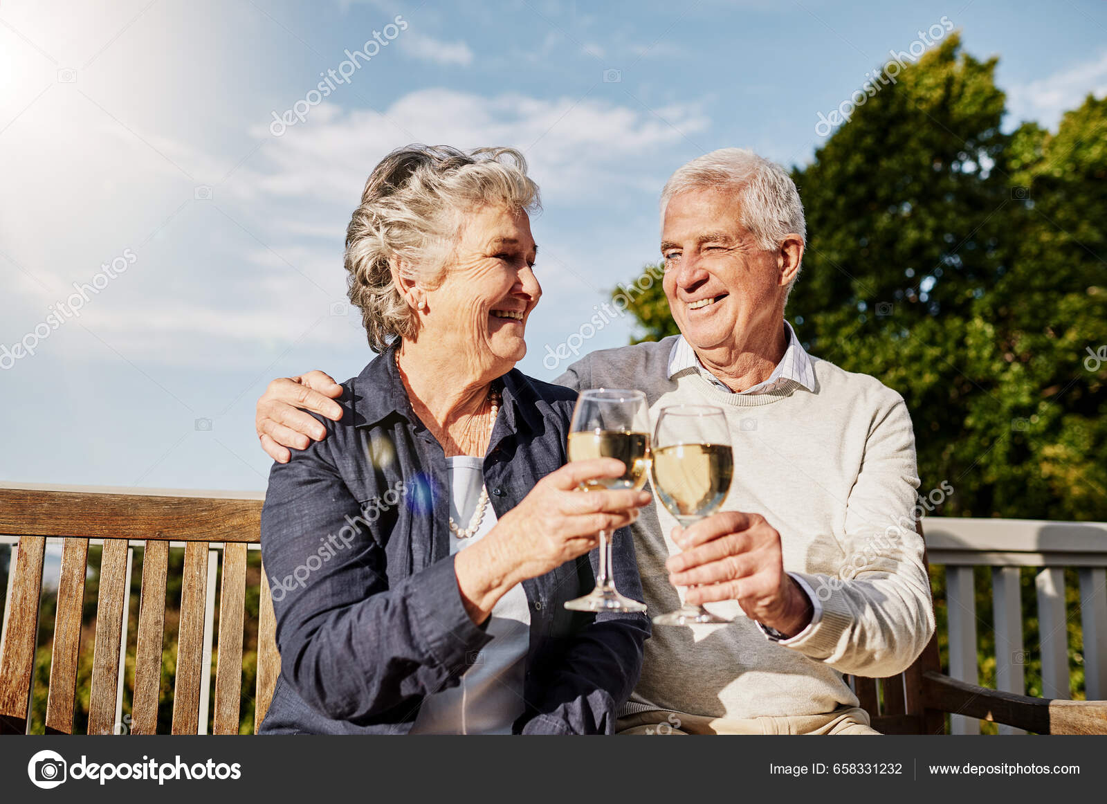 Love Cheers Wine Glass Old Couple Summer Celebrate Romance