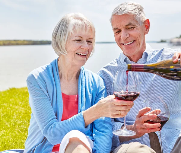 Mari Kita Pensiun Ini Dimulai Pasangan Senior Yang Bahagia Sedang — Stok Foto