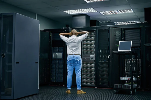 Sala Server Supporto Elettricista Con Problema Hardware Stressato Problemi Manutenzione — Foto Stock