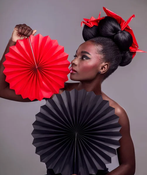 Arte Maquillaje Creativo Con Mujer Negra Estudio Para Origami Belleza —  Fotos de Stock