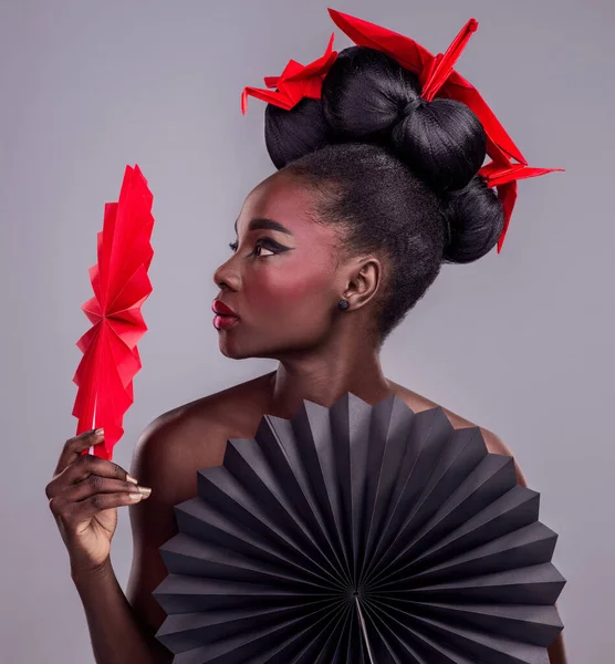 Cultura Maquiagem Criativo Com Mulher Negra Estúdio Para Origami Arte — Fotografia de Stock