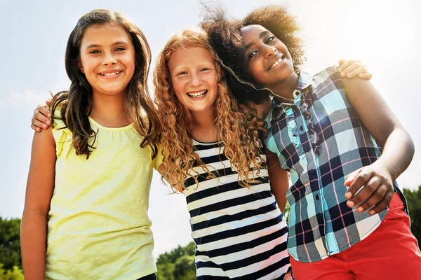 Ter Melhores Amigos Melhor Razão Para Sorrir Retrato Grupo Crianças — Fotografia de Stock