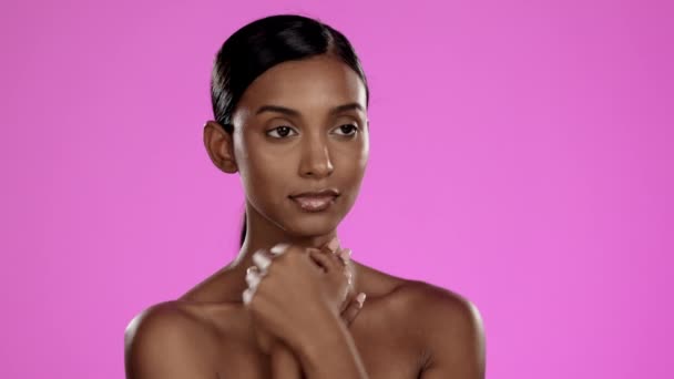 Péče Pleť Kosmetika Indická Žena Krásou Přírodní Péčí Dívka Fialovém — Stock video
