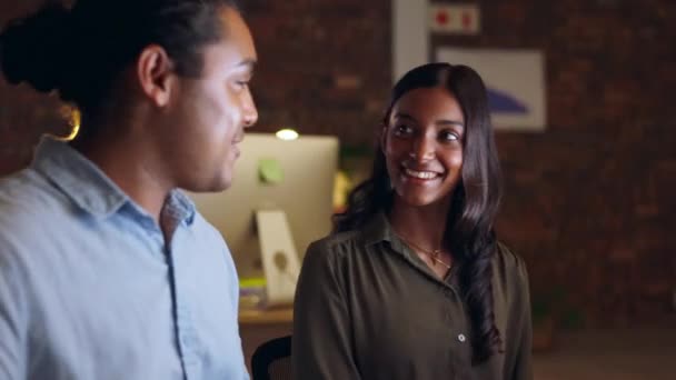 Başarı Internetteki Bir Anlaşmasında Bir Erkekle Satış Hedeflerini Kutlayan Mutlu — Stok video