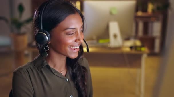 Crm Communicatie Vriendelijke Indiase Vrouw Consulting Call Center Helpen Spreken — Stockvideo