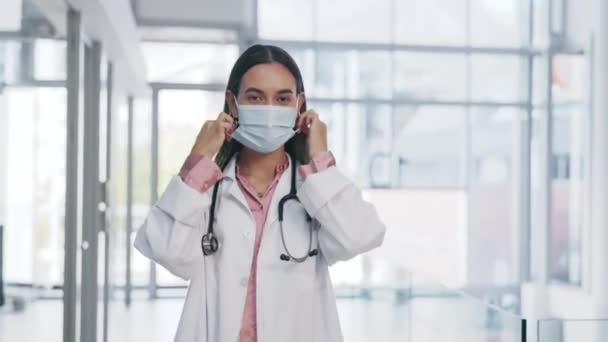 Ziekenhuis Vrouw Gezicht Felle Masker Verwijderen Van Een Medische Gezondheidswerker — Stockvideo