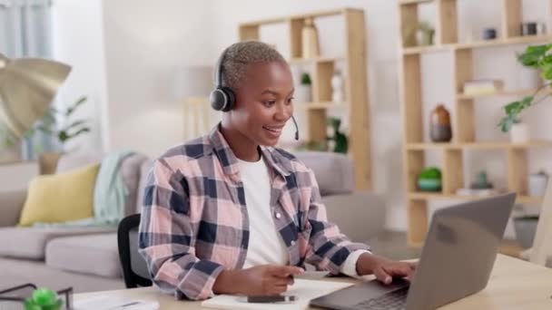 Mulher Negra Excitada Laptop Notificação Sucesso Bolsa Estudo Estudante Que — Vídeo de Stock