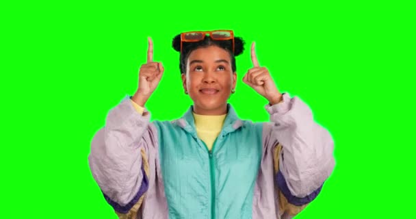 Kadın Memnuniyeti Mutlu Yeşil Ekran Stüdyosunu Işaret Eden Moda Markası — Stok video