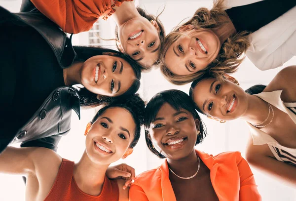 Diversidad Círculo Bajo Ángulo Retrato Mujeres Negocios Grupo Una Reunión — Foto de Stock