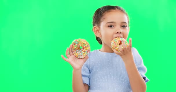 Permen Layar Hijau Dan Anak Anak Makan Donat Studio Dengan — Stok Video
