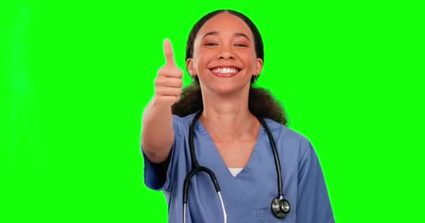 Visage Infirmière Femme Avec Les Pouces Levés Sur Écran Vert — Video