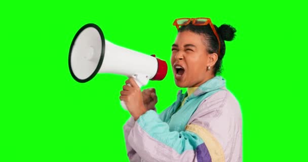 绿色屏幕扩音器 尖叫和妇女抗议人权 政府更迭或自由革命的声音 演播室背景中的女性语音广播 彩色密钥通信或简要发言人 — 图库视频影像