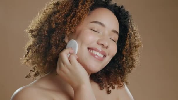 Katoen Glimlach Huidverzorgingsportret Van Vrouw Studio Voor Reiniging Dermatologie Behandeling — Stockvideo
