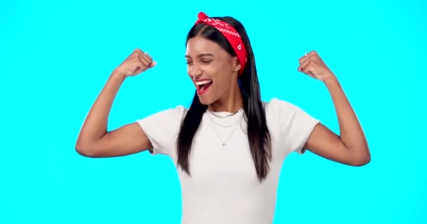Flexing Egenmakt Och Kvinna Visar Arm Muskler Stark Och Lycklig — Stockvideo