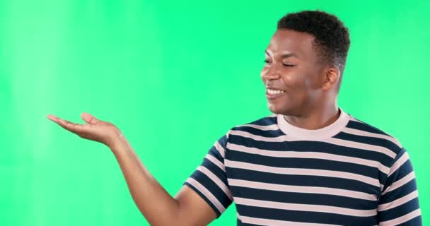 Promosyon Yeşil Ekran Elini Açık Tutan Siyah Adam Stüdyo Arka — Stok video
