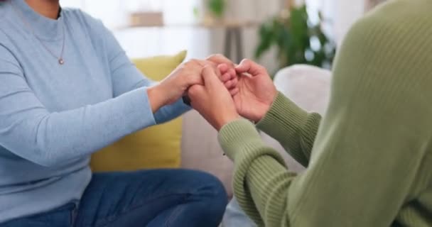 Paar Menschen Und Händchenhalten Für Unterstützung Liebe Und Vertrauenspflege Einer — Stockvideo