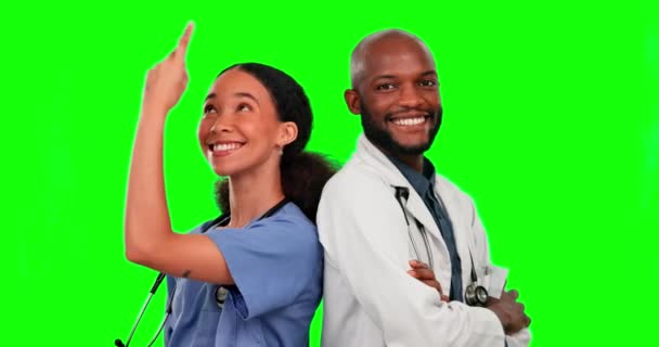 Grön Skärm Sjuksköterska Och Läkare Pekar Upp Till Mockup Studio — Stockvideo