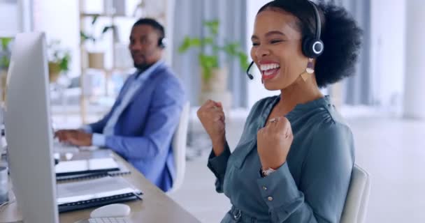 Câștigător Succes Call Center Sau Femeie Neagră Fericită Celebrarea Înțelegerii — Videoclip de stoc